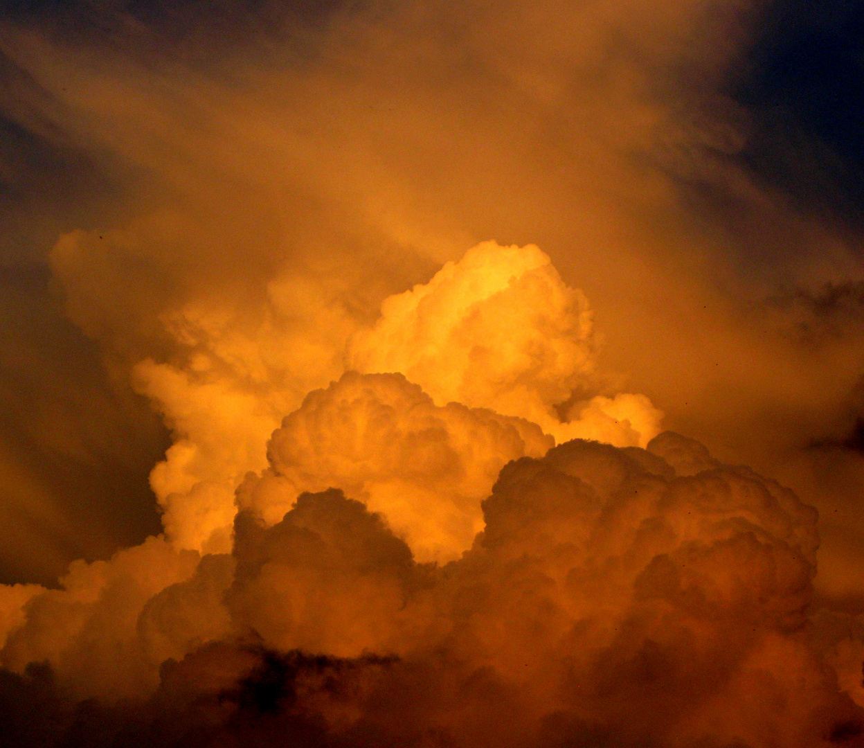 WOLKE EINS AN WOLKE ZWEI