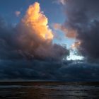 Wolke mit Licht von achtern