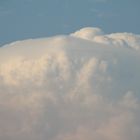 Wolke mit Nebelkappe