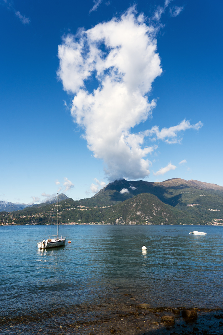 Wolke über dem Monte Bregagno