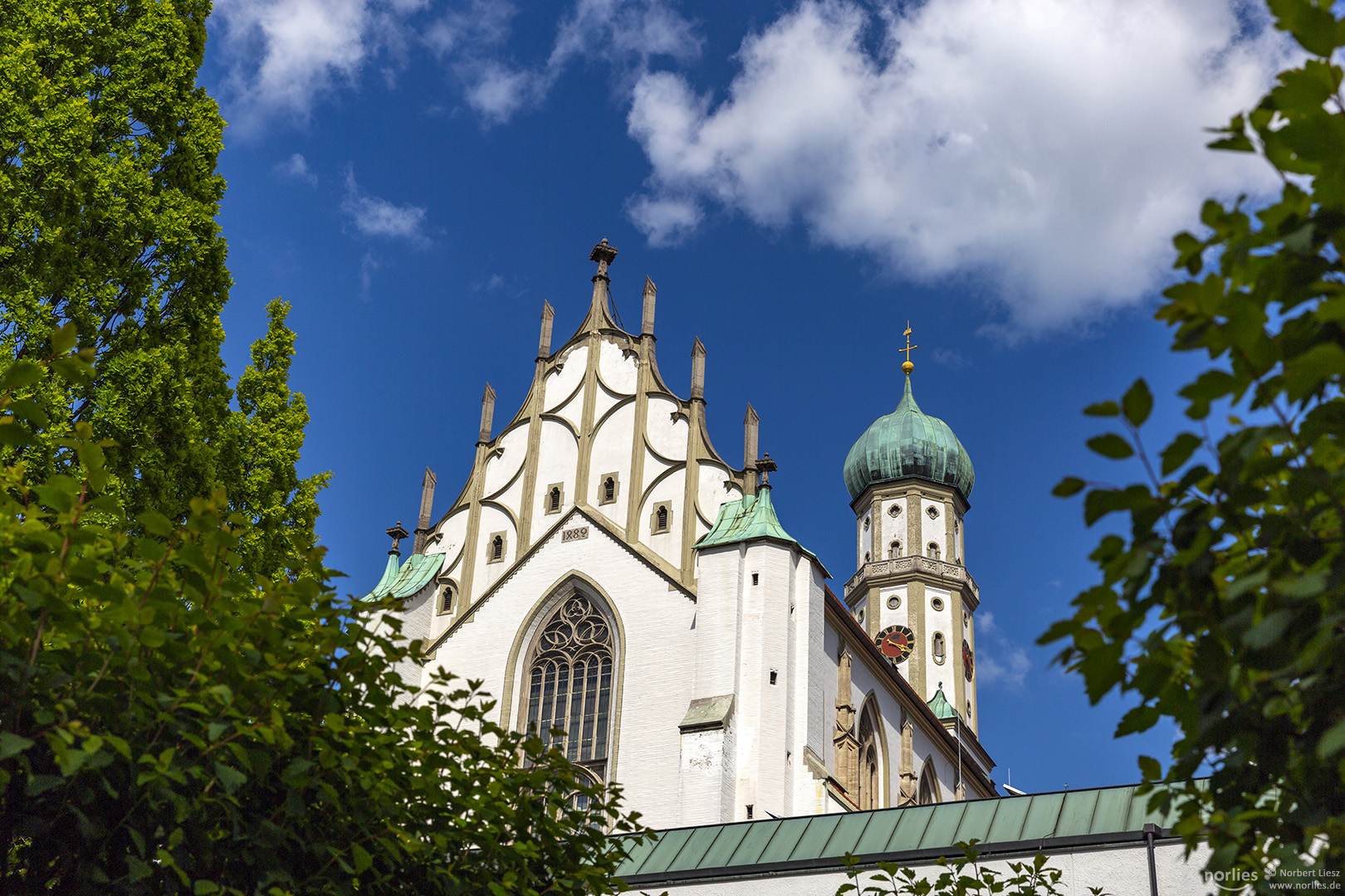 Wolke über St. Ulrich und Afra