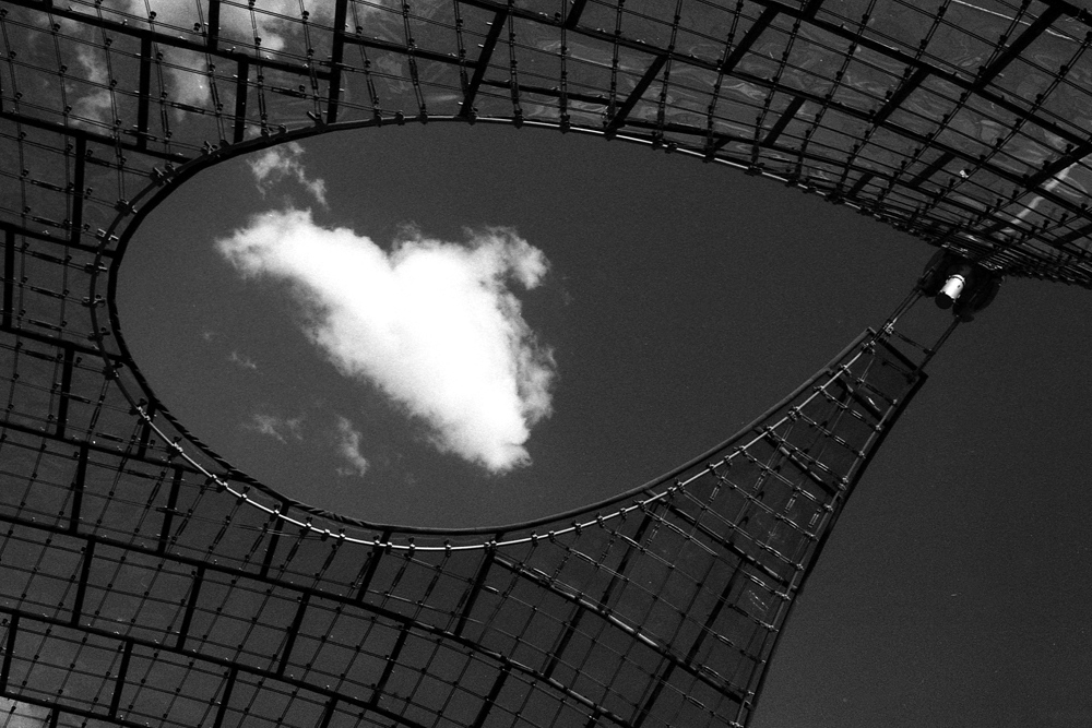 Wolke überm Münchener Olympiadach