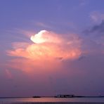 Wolke zur Blauen Stunde über dem Landungssteg