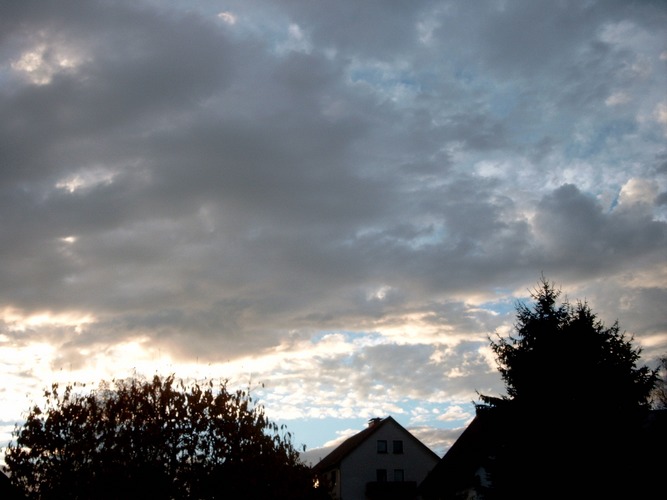 Wolken am frühen Abend