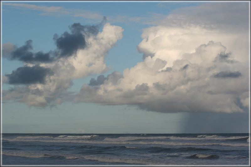 Wolken am Meer