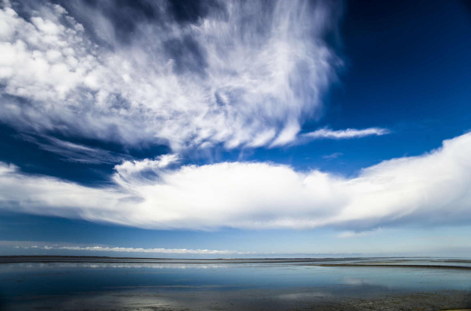 Wolken am Meer