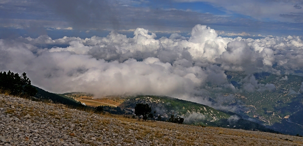 Wolken am Mont Ventou II