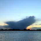 Wolken am Rhein