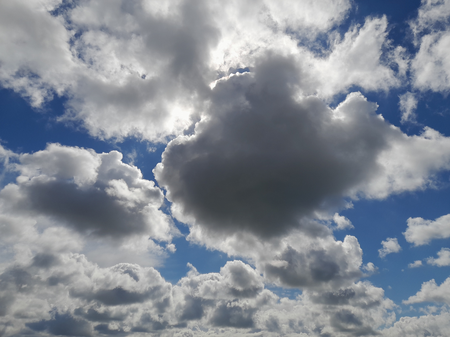 Wolken am Strand