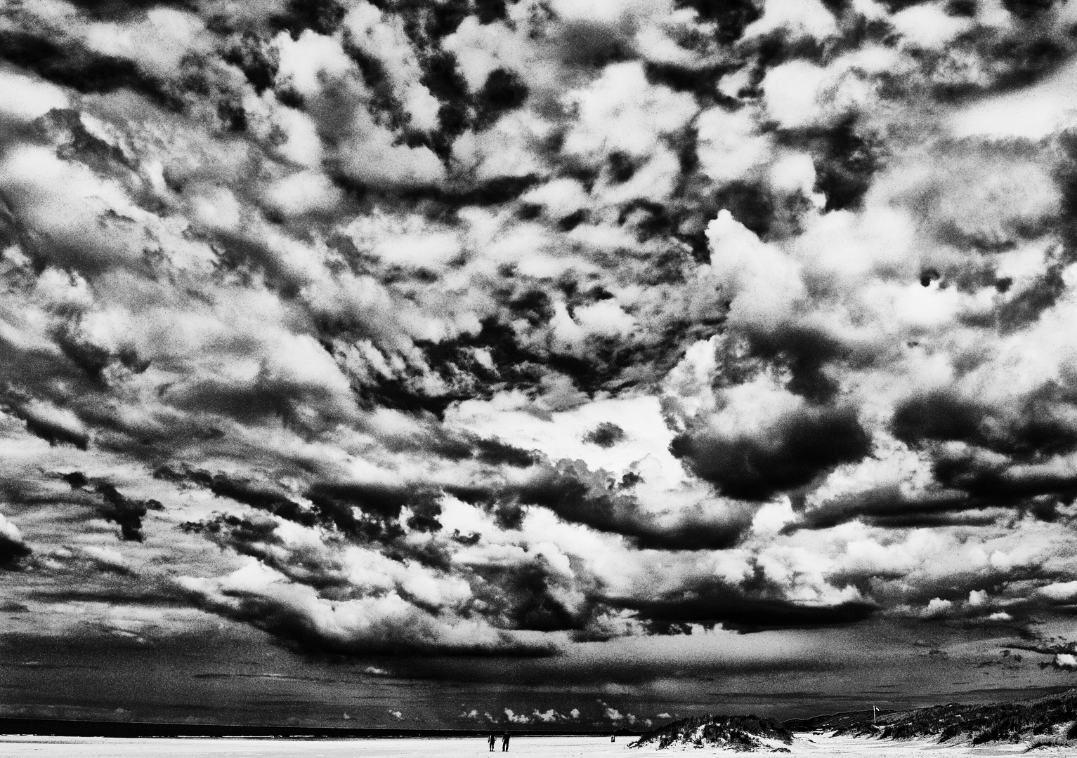 Wolken am Strand in Dänemark ...