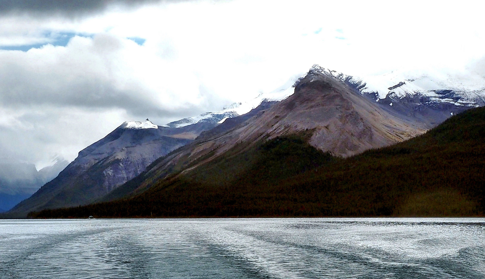 Wolken, Berge, Wasser