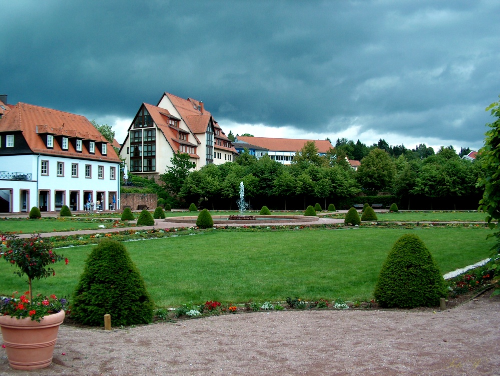 . . . Wolken, Häuser . . .