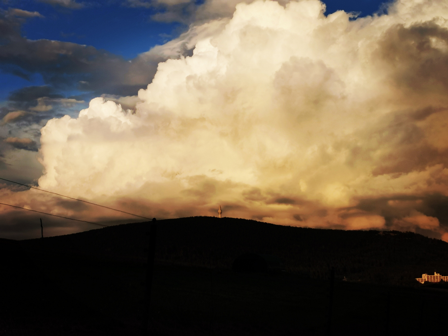 Wolken Himmel über denn Schneeberg