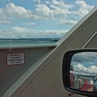 Wolken im Autospiegel