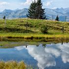 Wolken im Bergsee