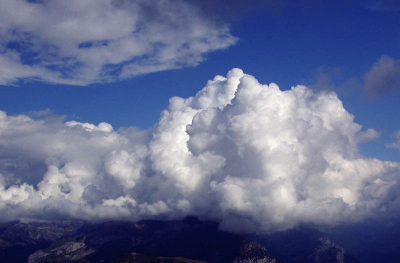 Wolken im Berner Oberland