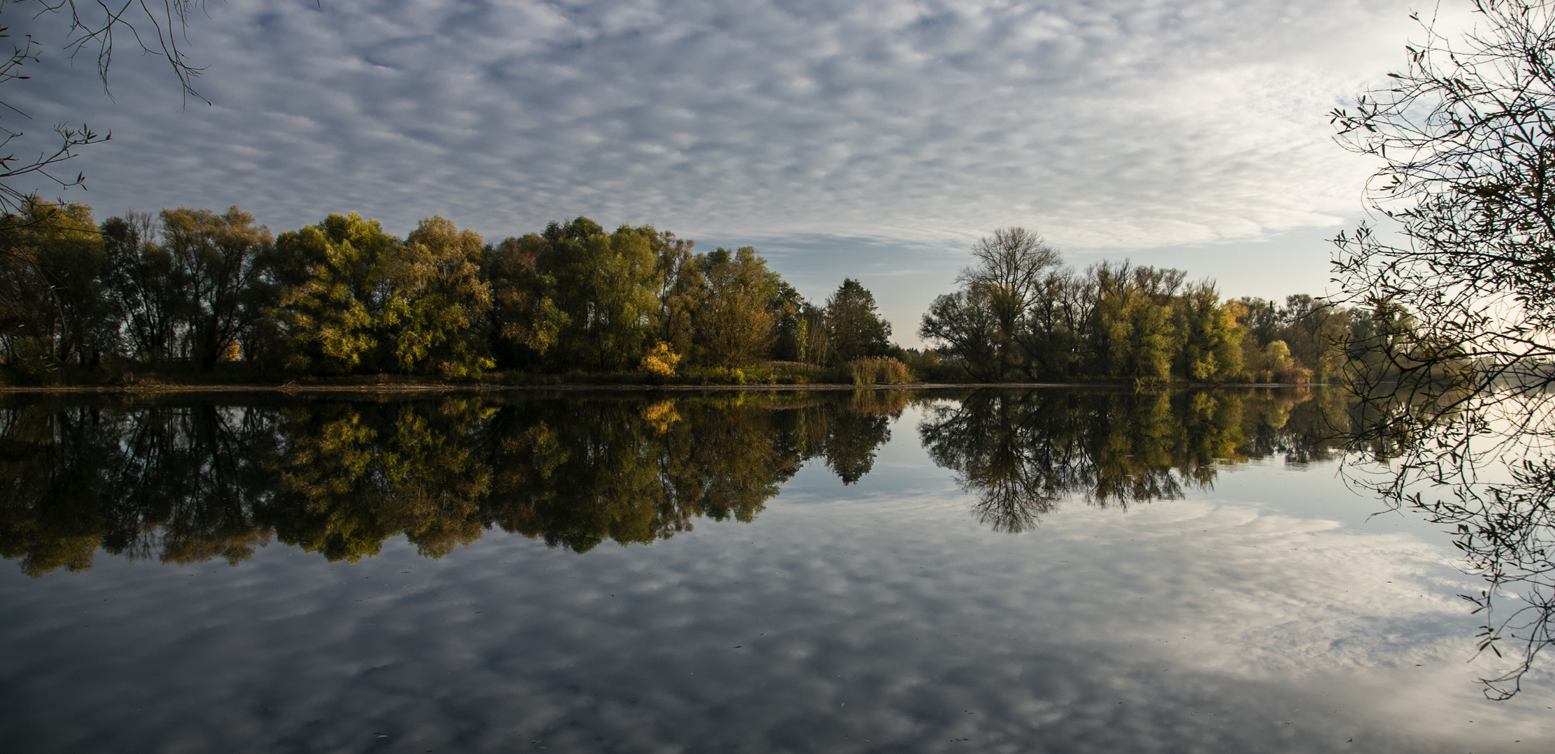 WOLKEN IM FLUSS 2