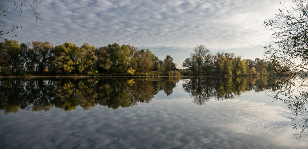 WOLKEN IM FLUSS 2