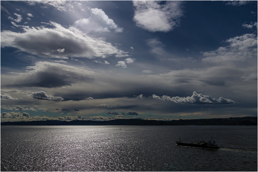 Wolken im Gegenlicht