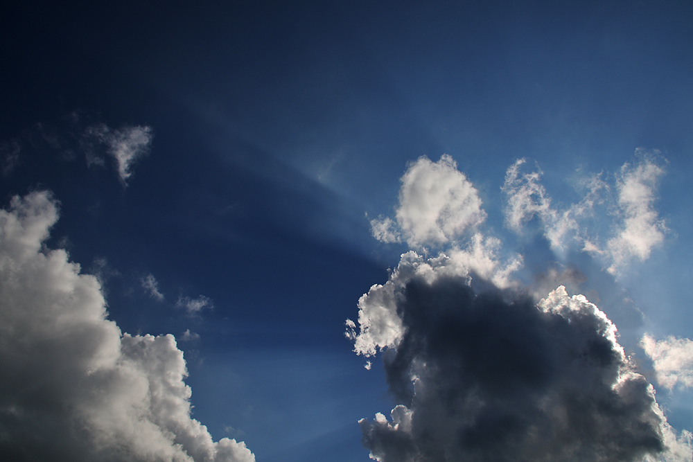 Wolken im Gegenlicht