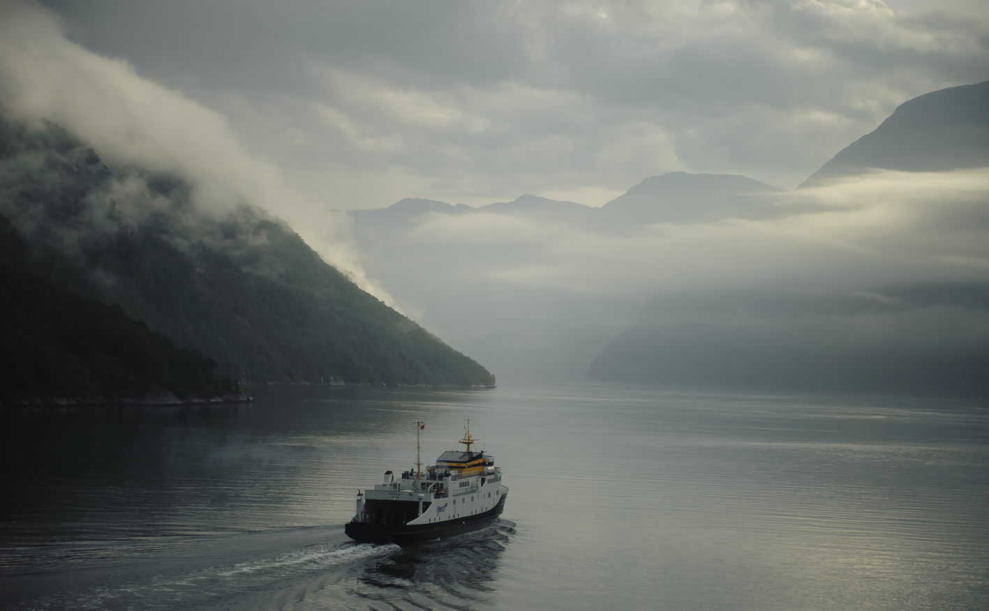 Wolken im Geiranger Fjord