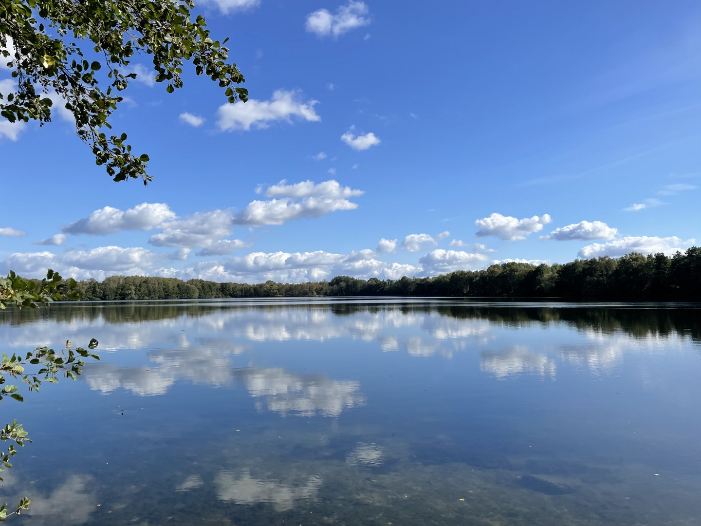 Wolken im See