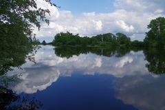 Wolken im See