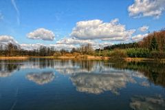 Wolken im See