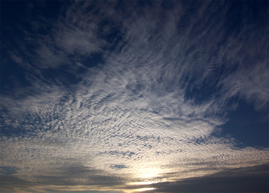 Wolken im Sonnenaufgang