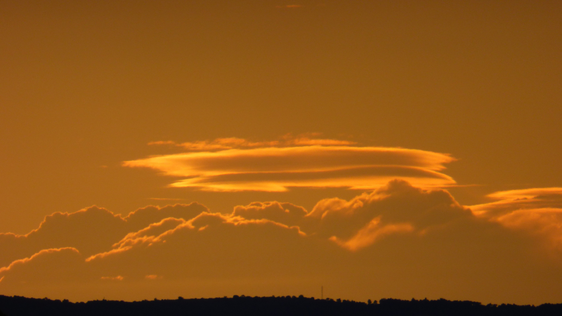 Wolken im Sonnenuntergang auf der Insel Rab