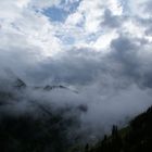 Wolken in den Bergen