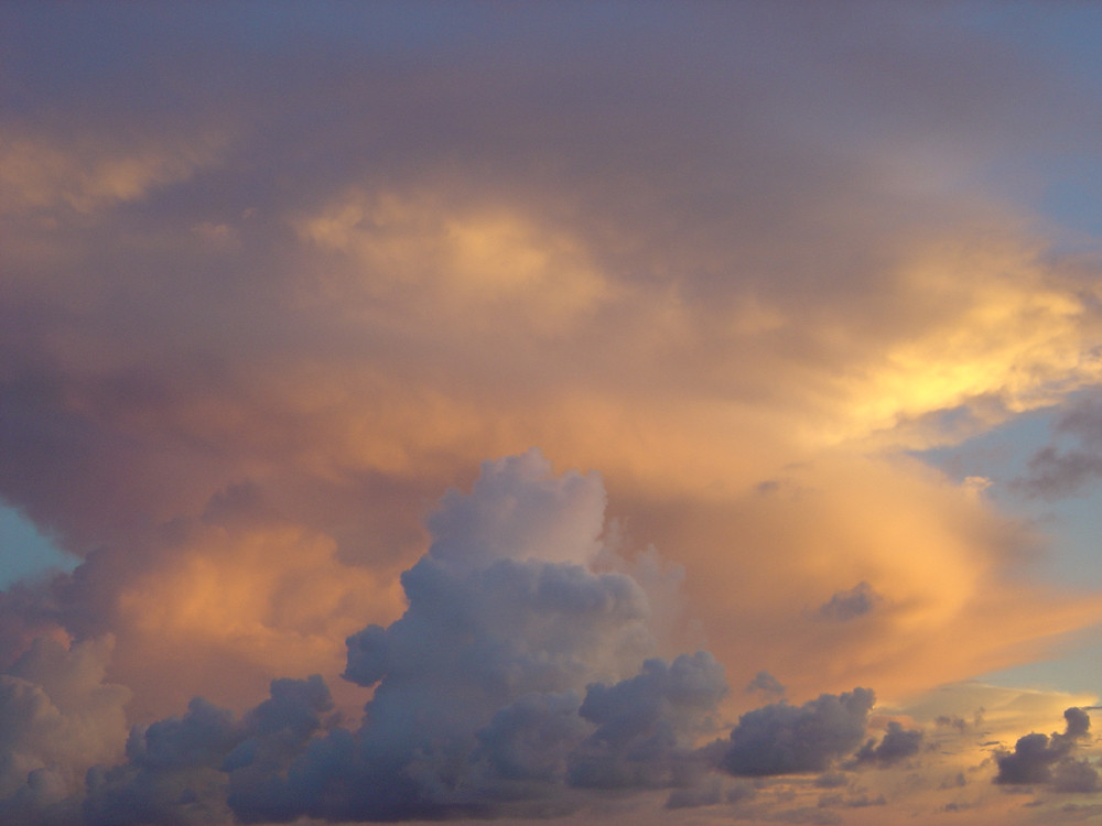 Wolken in den Malediven