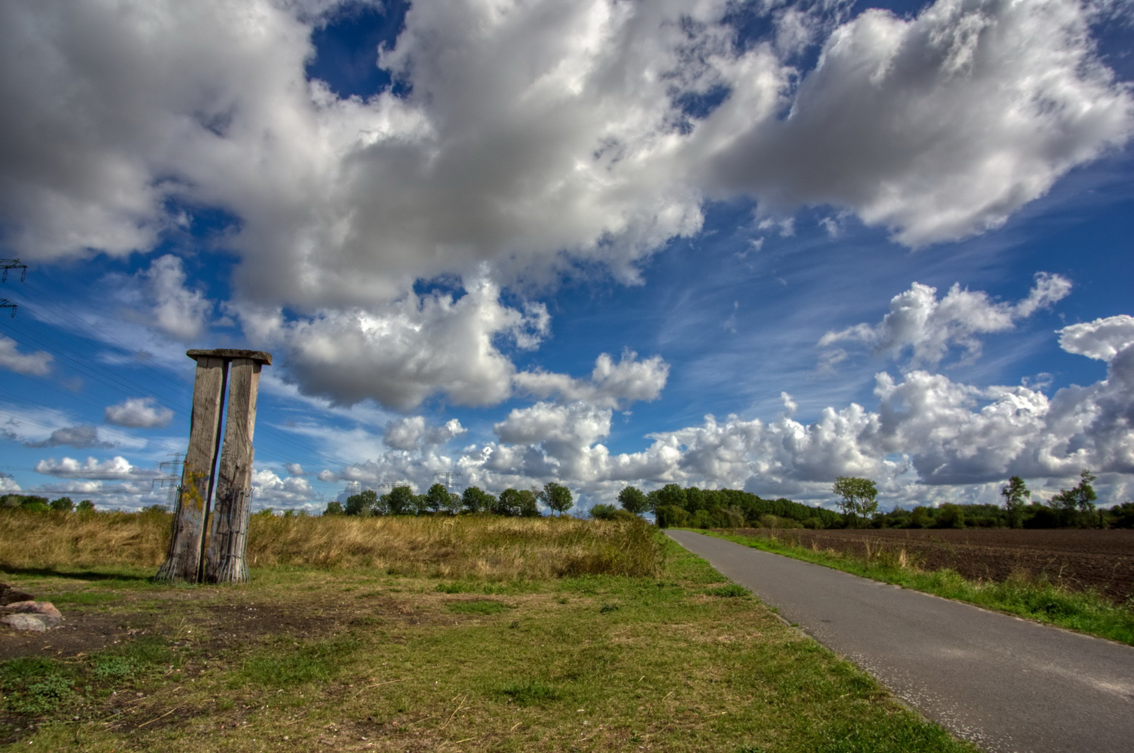 Wolken in der Wartenberger Feldmark in Berlin