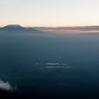 Wolken, Kilimanjaro und die Momella Seen