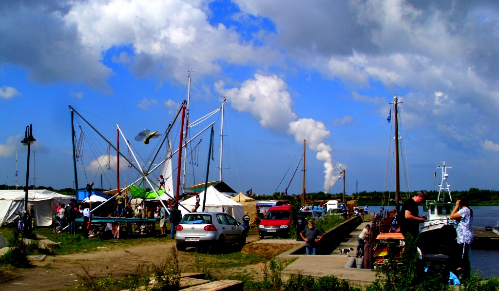 Wolken-Macher (14/18HANSE-SAIL-Rostock2011)