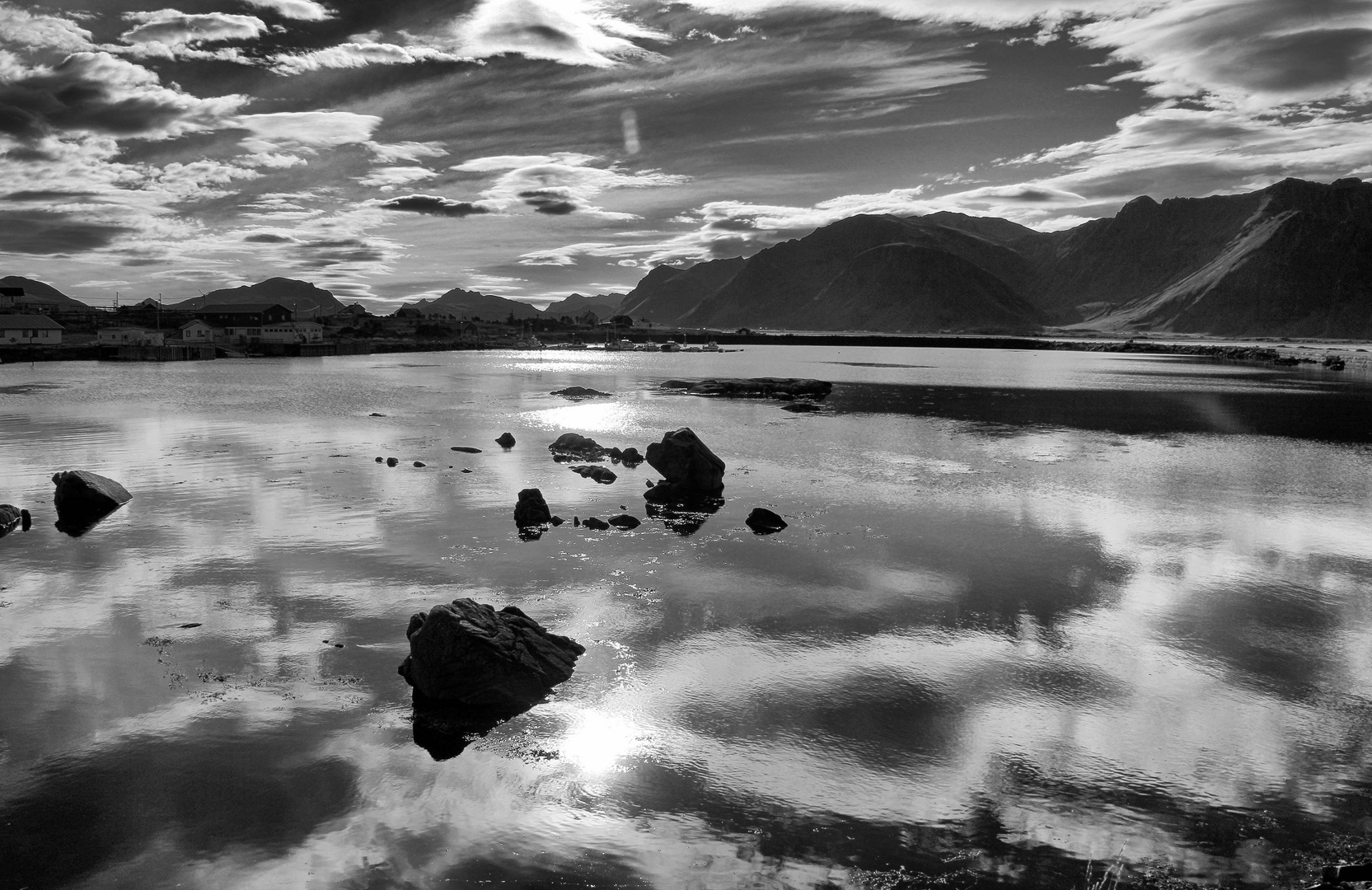 Wolken-Meer in der Bucht von Hov / Norwegen