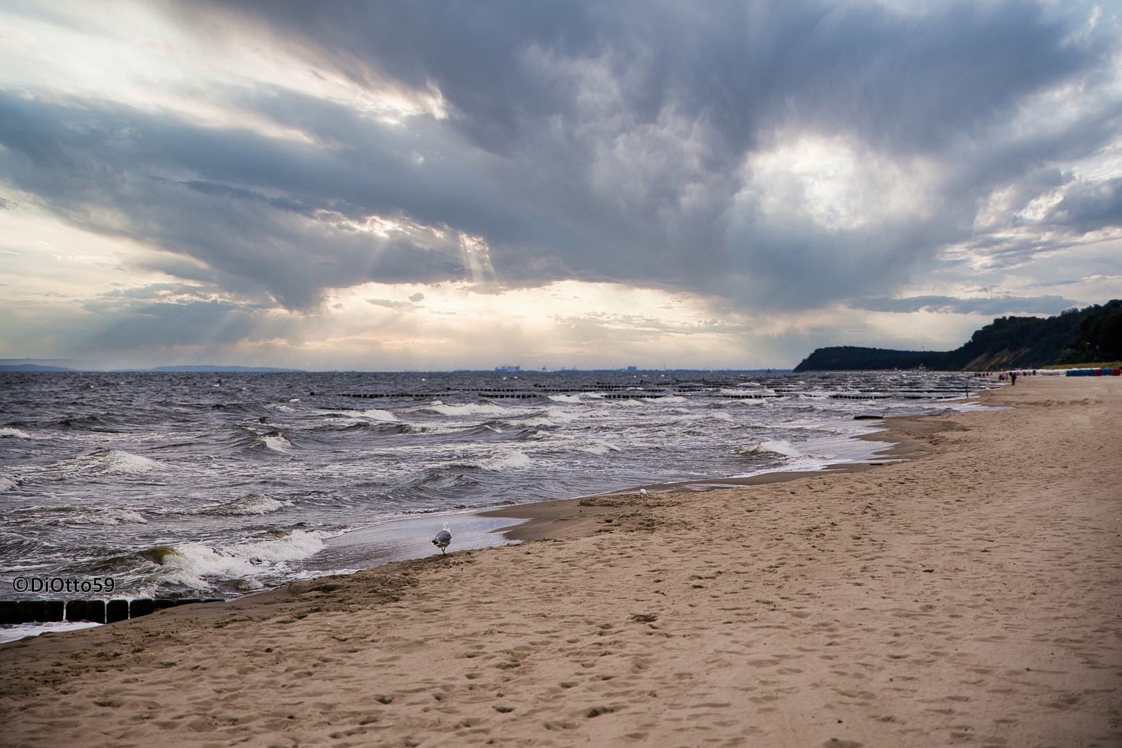 Wolken-Meer und Sandstrand