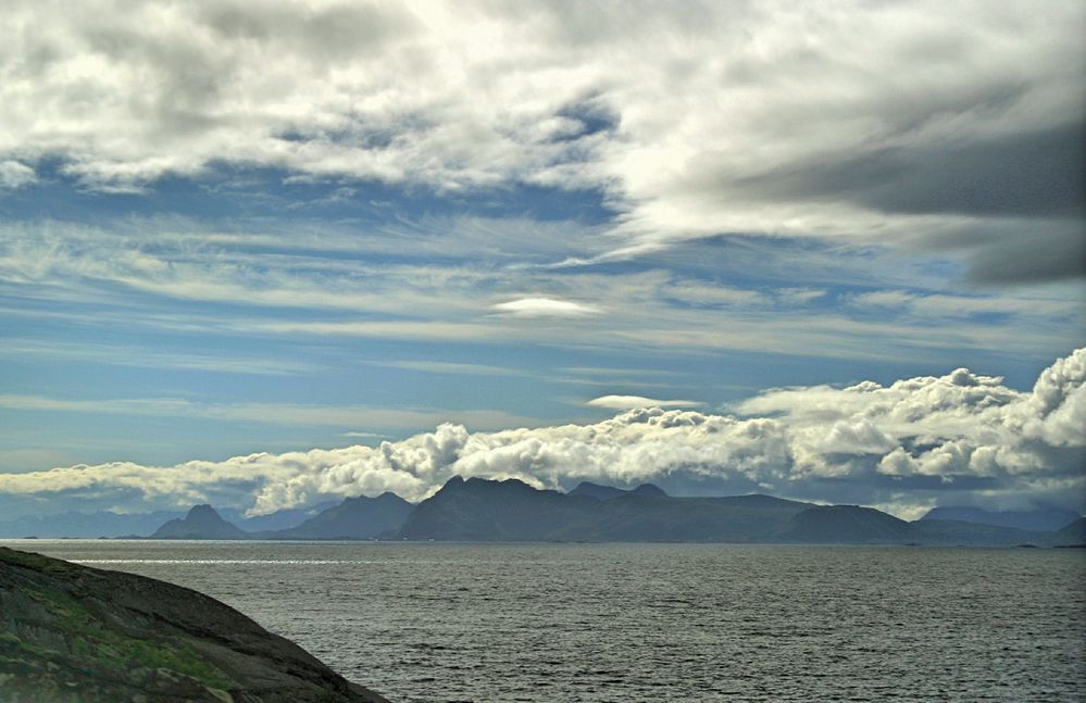 Wolken mit Berge HDR