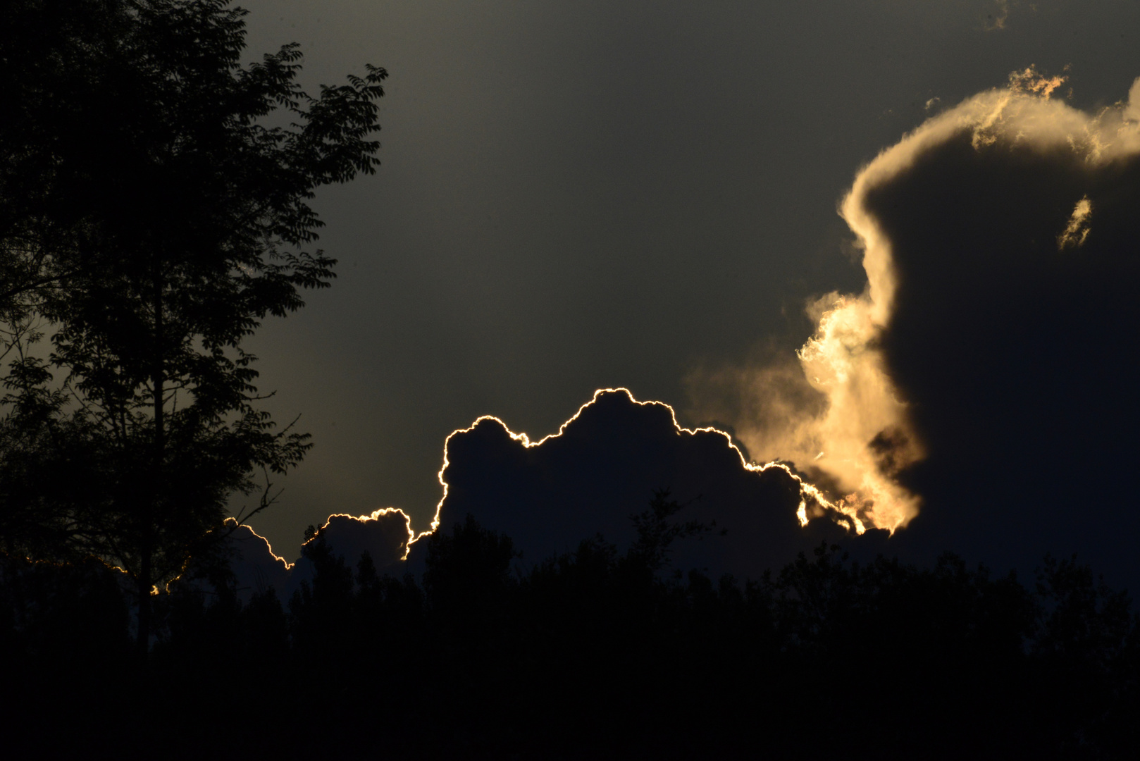 Wolken mit Goldrand