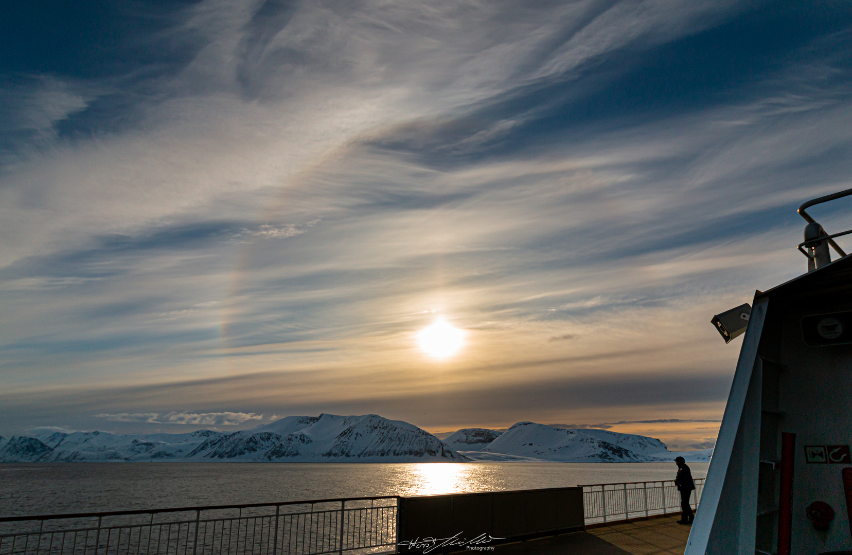 Wolken mit Halo über der Barentsee