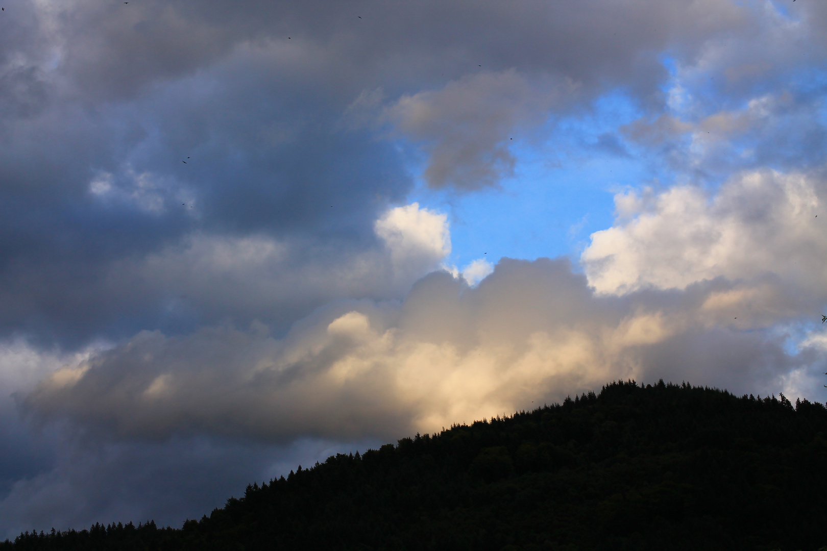 Wolken mit Lichtblick