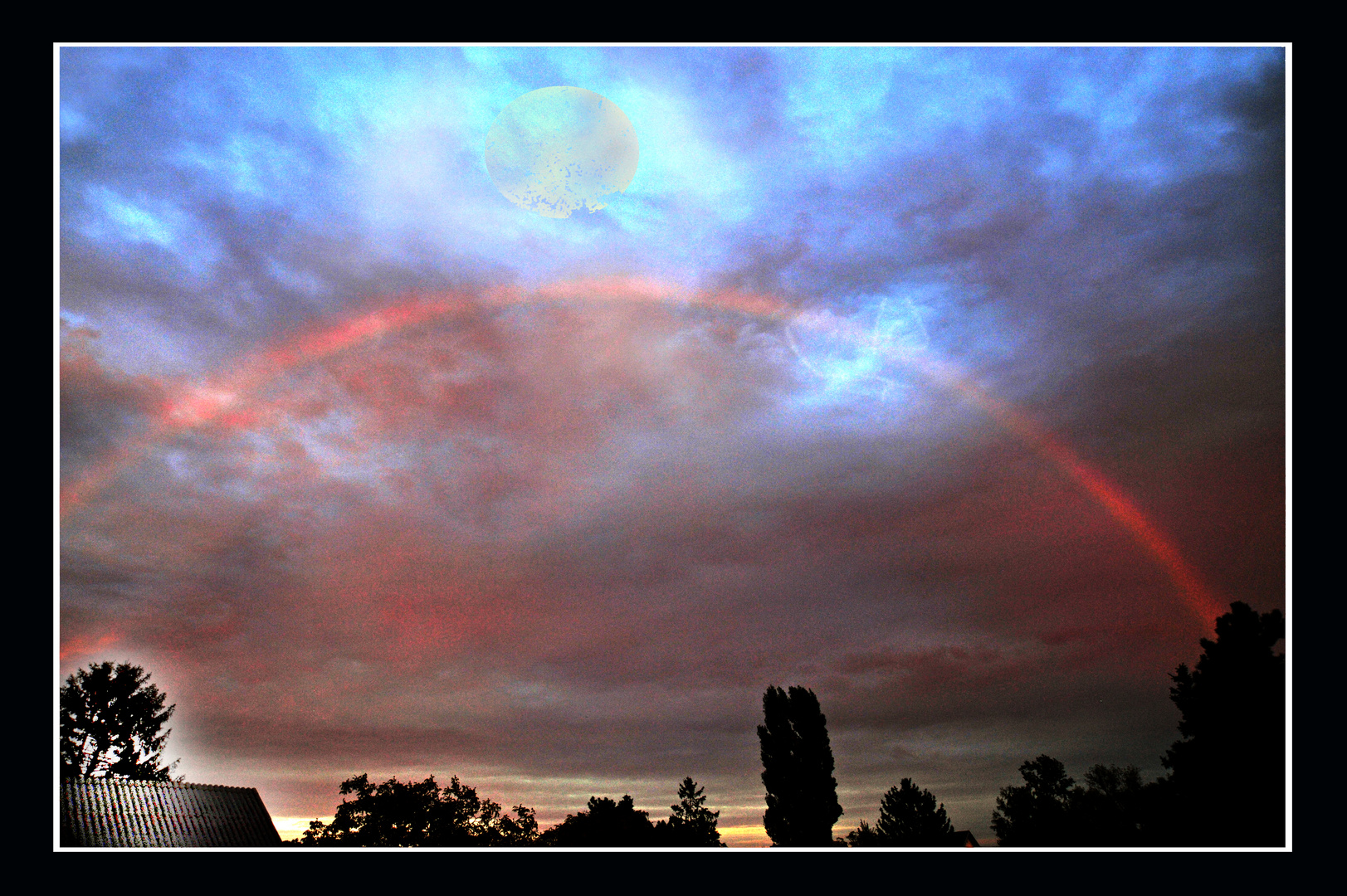 Wolken mit Regenbogen