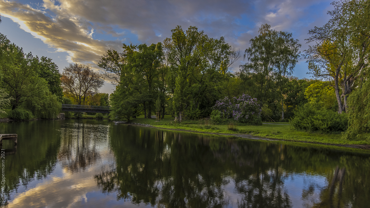 Wolken mit Spiegelung