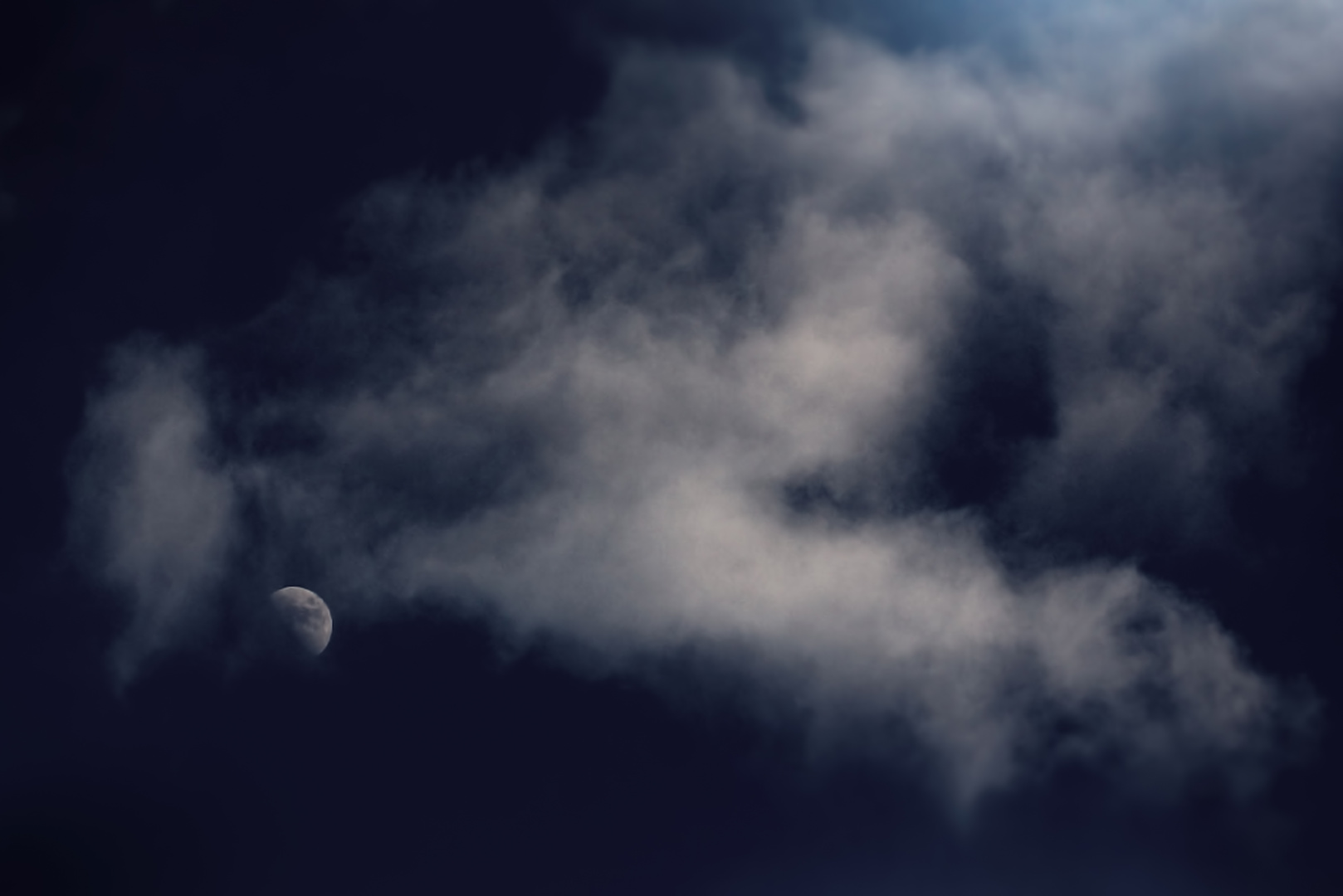 Wolken & Mond