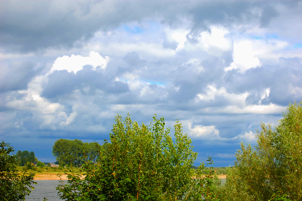 WOLKEN - REICHE BEGRÜSSUNG ...