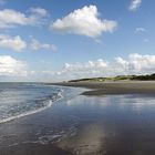 Wolken, Sonne, Strand und Meer