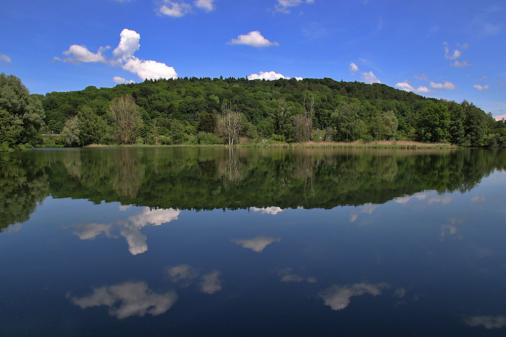 Wolken spiegeln sich darin...