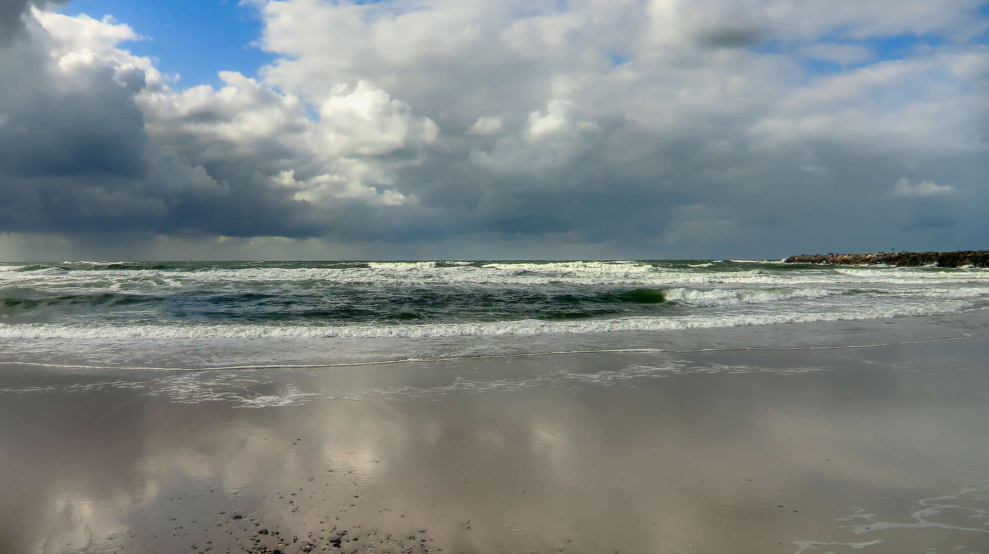 Wolken Spiegelung (der eher schwachen Art)