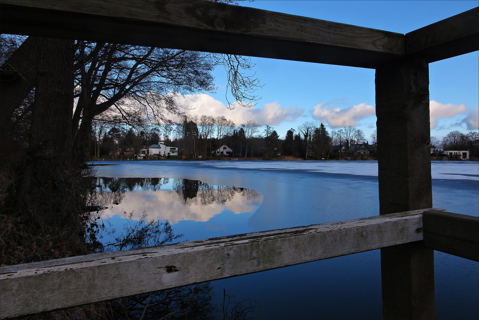 Wolken-Spiegelung im Edebergsee bei Plön