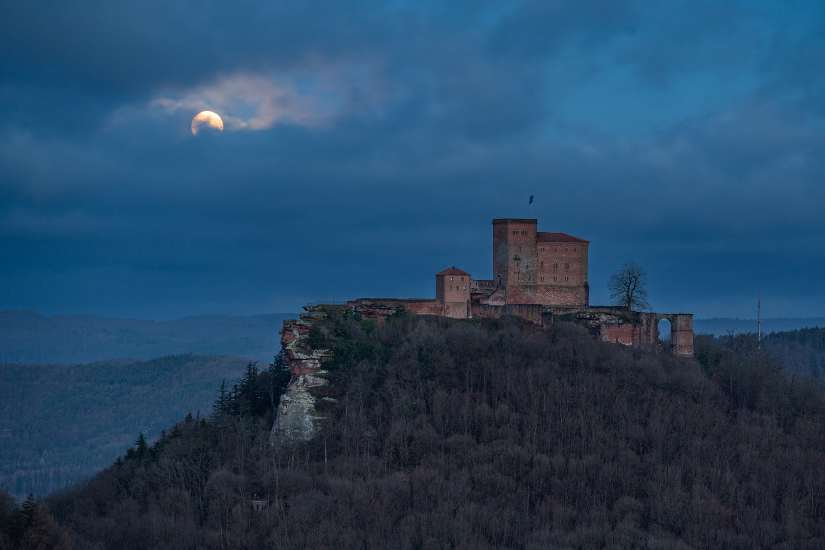 Wolken statt Mond...